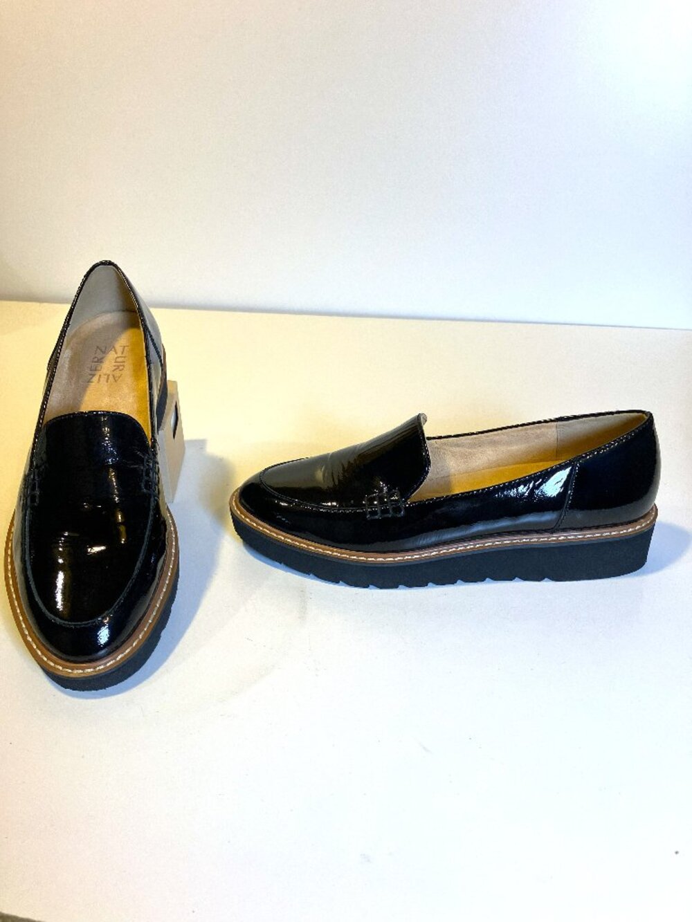 NATURALIZER Andie Black Patent Leather Platform Loafers. Size 7. NWOB